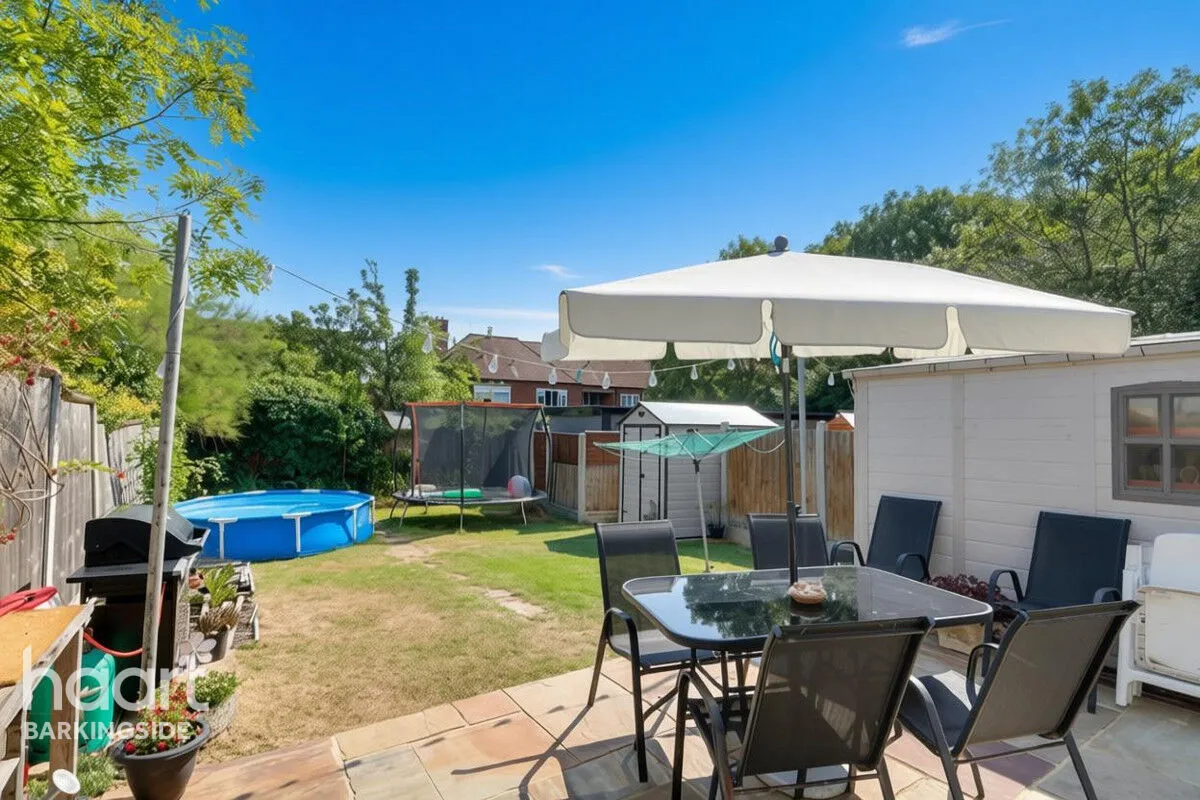 Manford Cross, Chigwell, IG7, photo 25