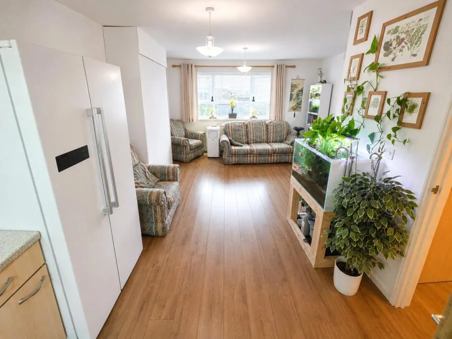 Chertsey Road, Feltham, TW13, photo 7