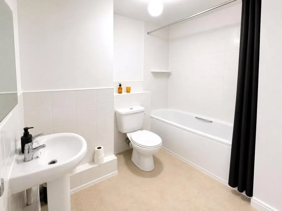 Chertsey Road, Feltham, TW13, photo 5
