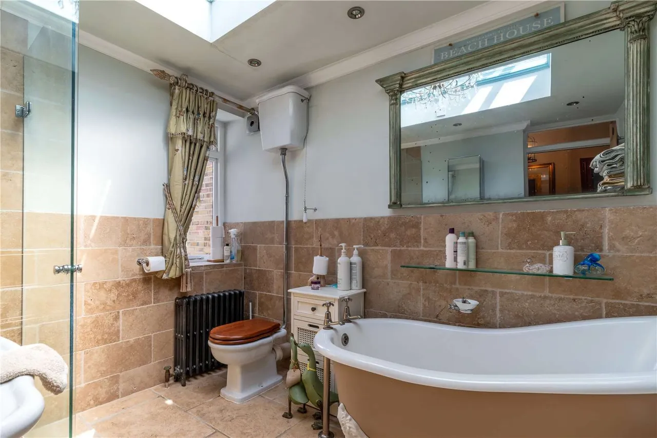 Hainault Road, Chigwell, IG7, photo 11