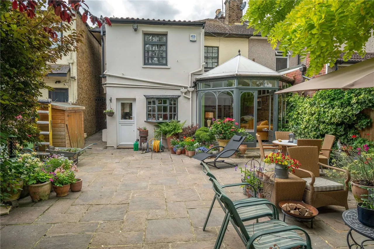 Hainault Road, Chigwell, IG7, photo 2
