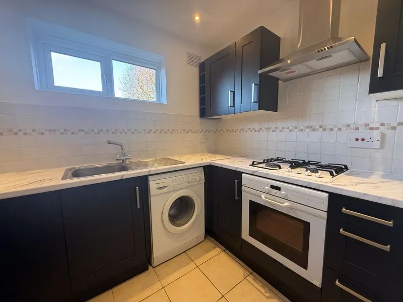 Old Hertford Road, Hatfield AL9 5EX, photo 2