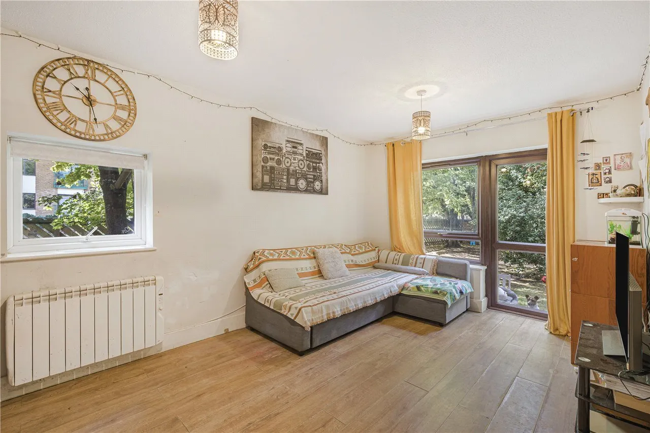 Farrow Place, London, SE16, photo 2