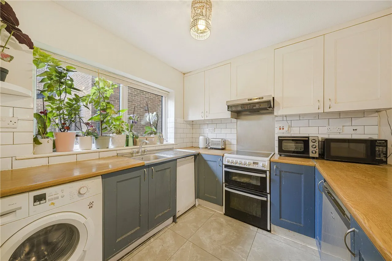 2 bed flat for sale, Farrow Place, London, SE16
