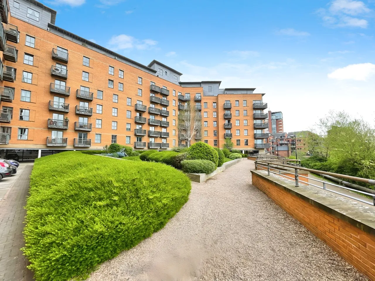 2 bed flat to rent, East Street, Leeds, LS9