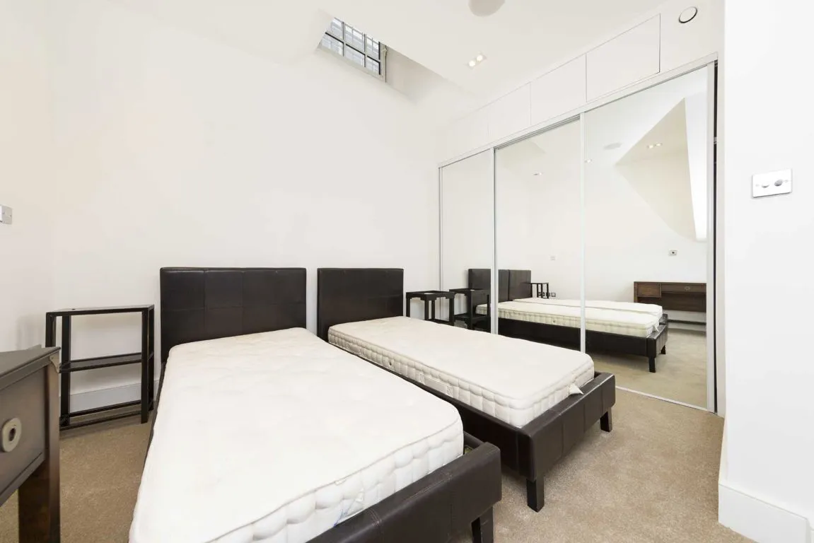 Bartholomew Close, EC1A, photo 5