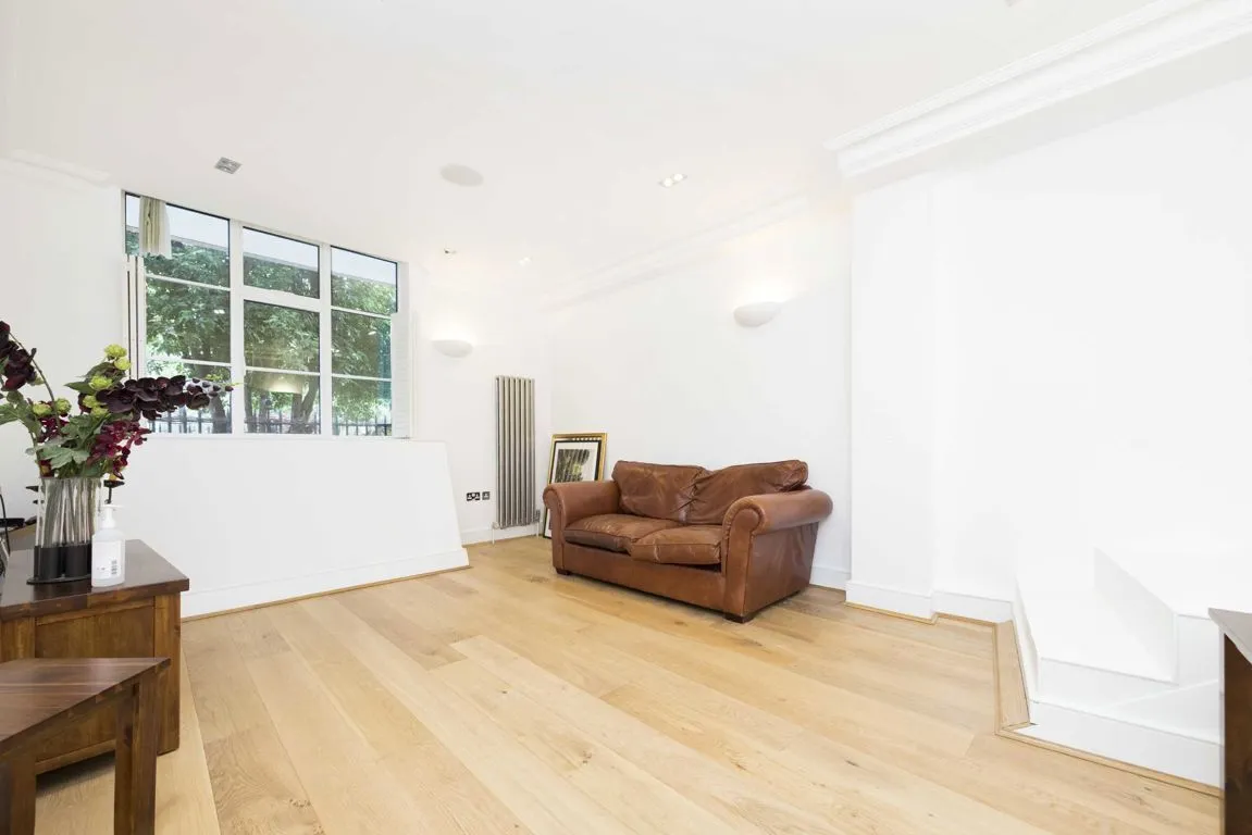 Bartholomew Close, EC1A, photo 3
