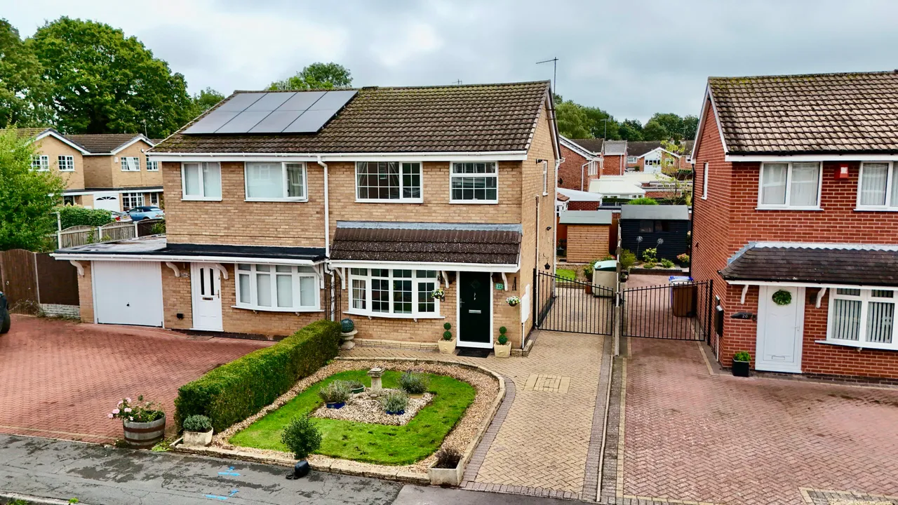 3 bed house for sale, Redcar Road, Stoke-On-Trent, ST4