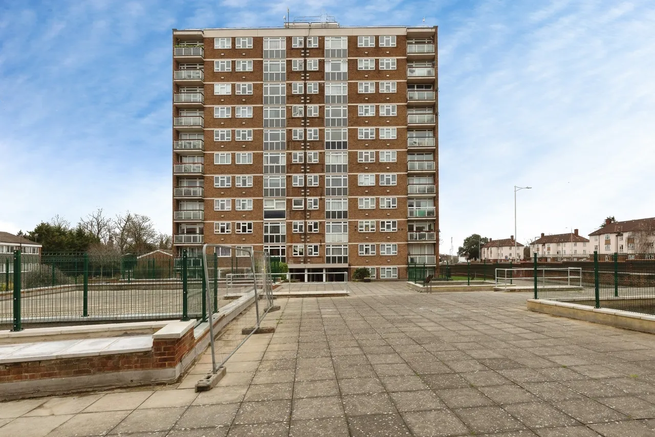 Gardner Close, London, E11, photo 17