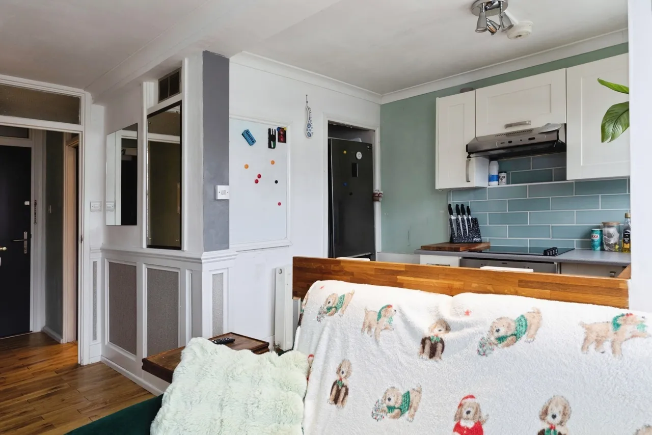 Gardner Close, London, E11, photo 7