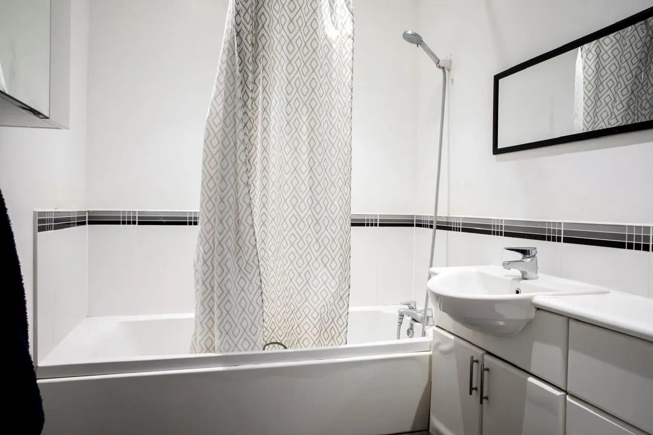 Feltham, TW14, photo 7