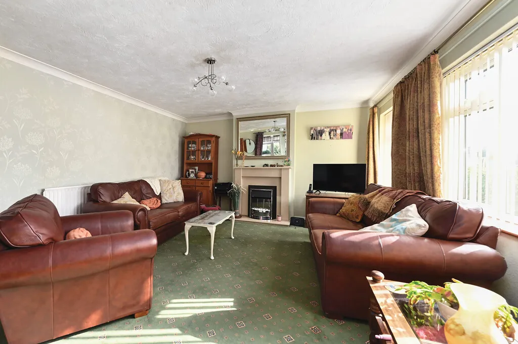 Parkhill Road, Blackwater, GU17, photo 2