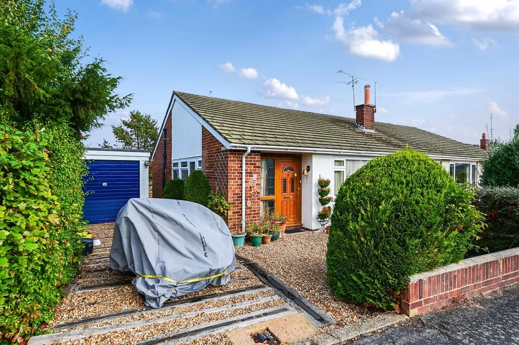 3 bed house for sale, Parkhill Road, Blackwater, GU17