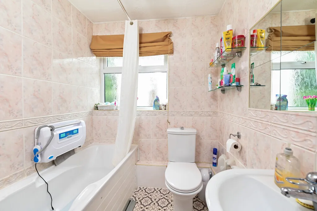 Parkhill Road, Blackwater, GU17, photo 8