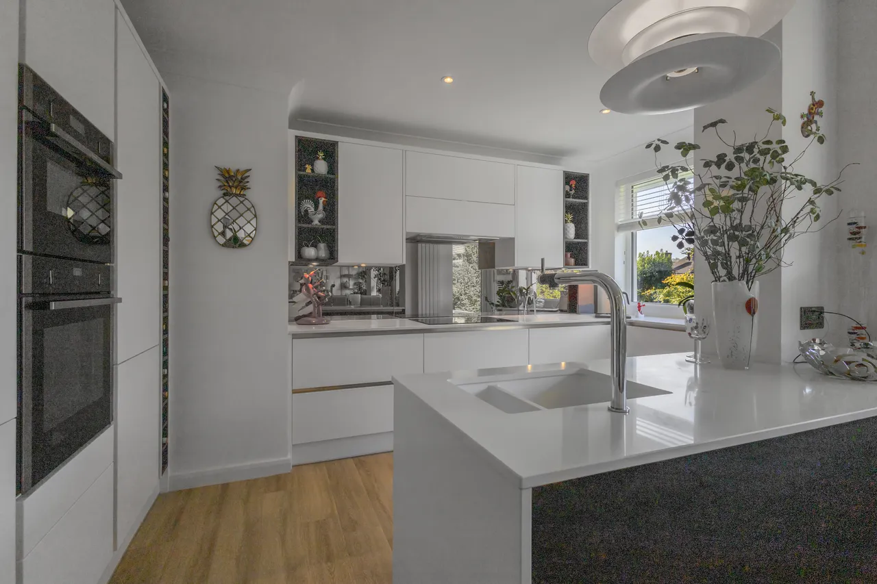 Compton Place Road, Eastbourne, photo 12