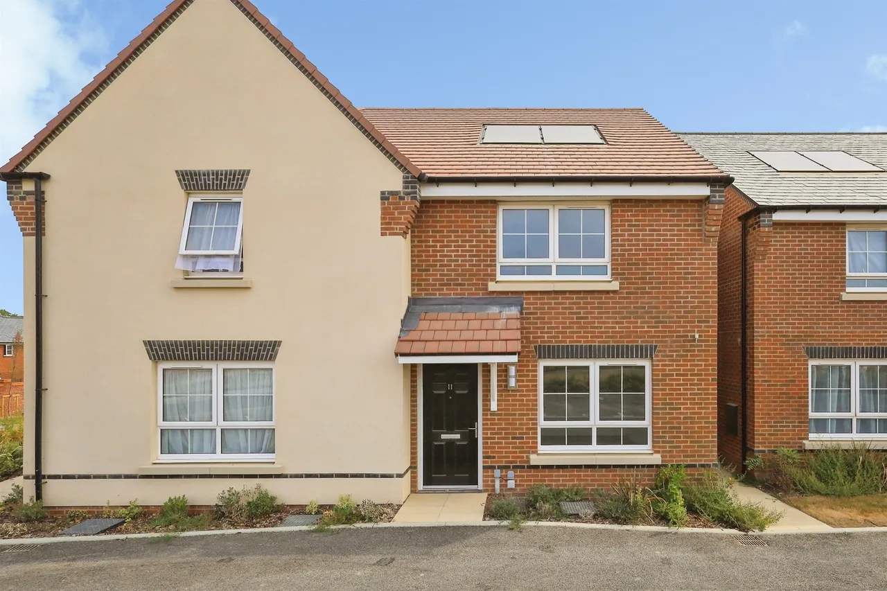 3 bed house for sale — Cuckoo Fields, Hailsham