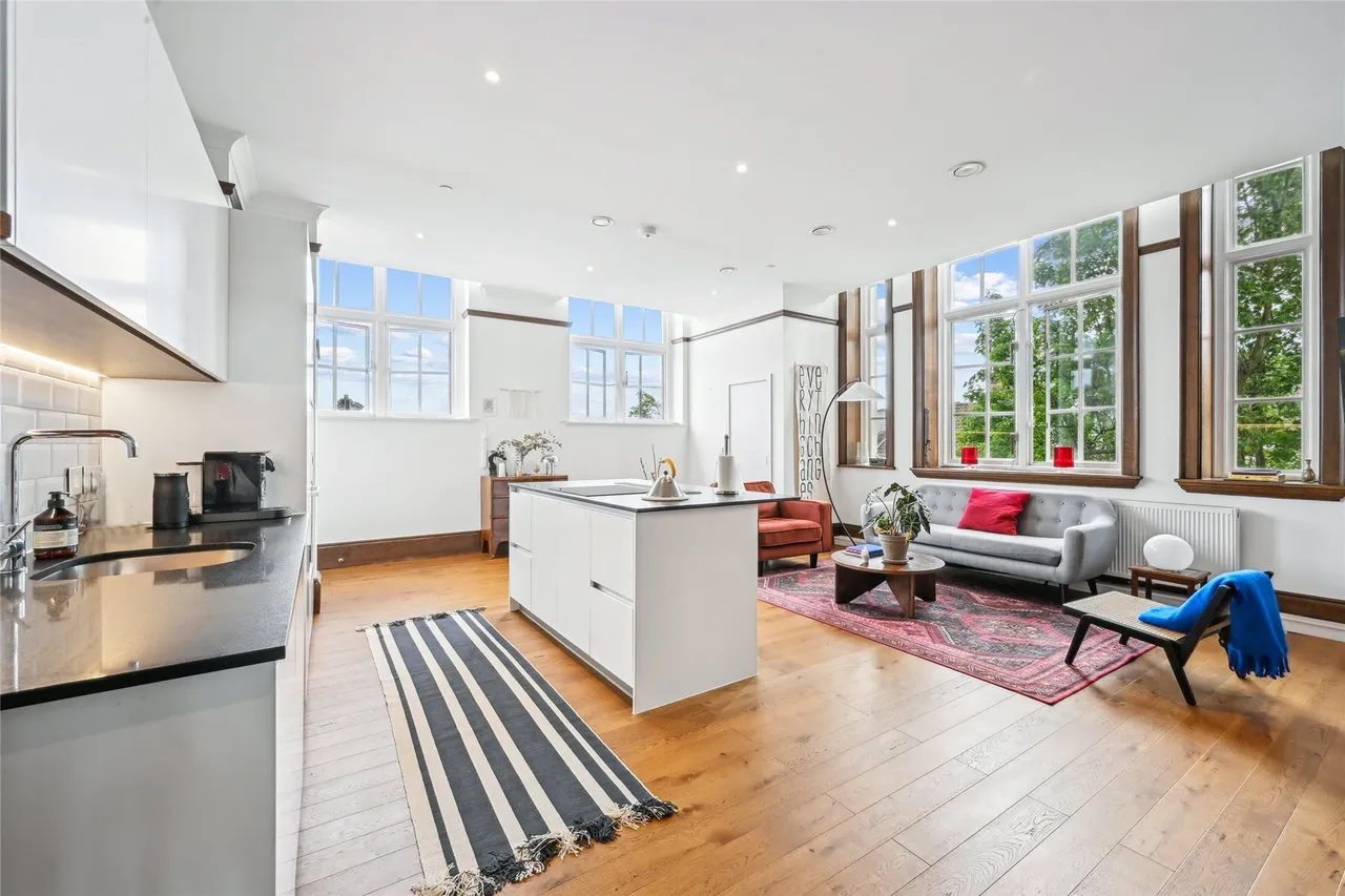 Winchester Street, London, W3, photo 2
