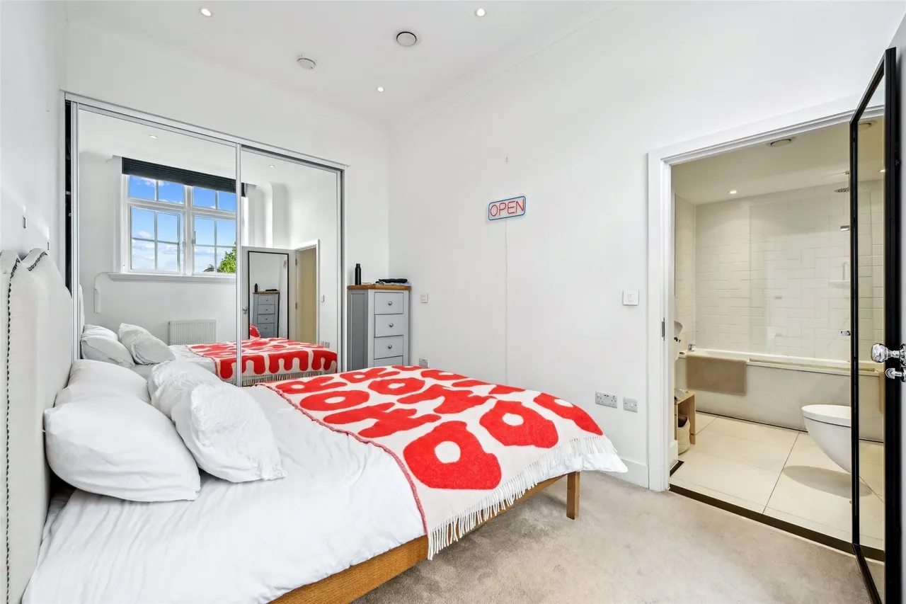 Winchester Street, London, W3, photo 8
