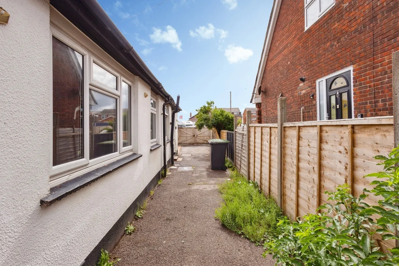 Southwood Road, Hayling Island, PO11, photo 8