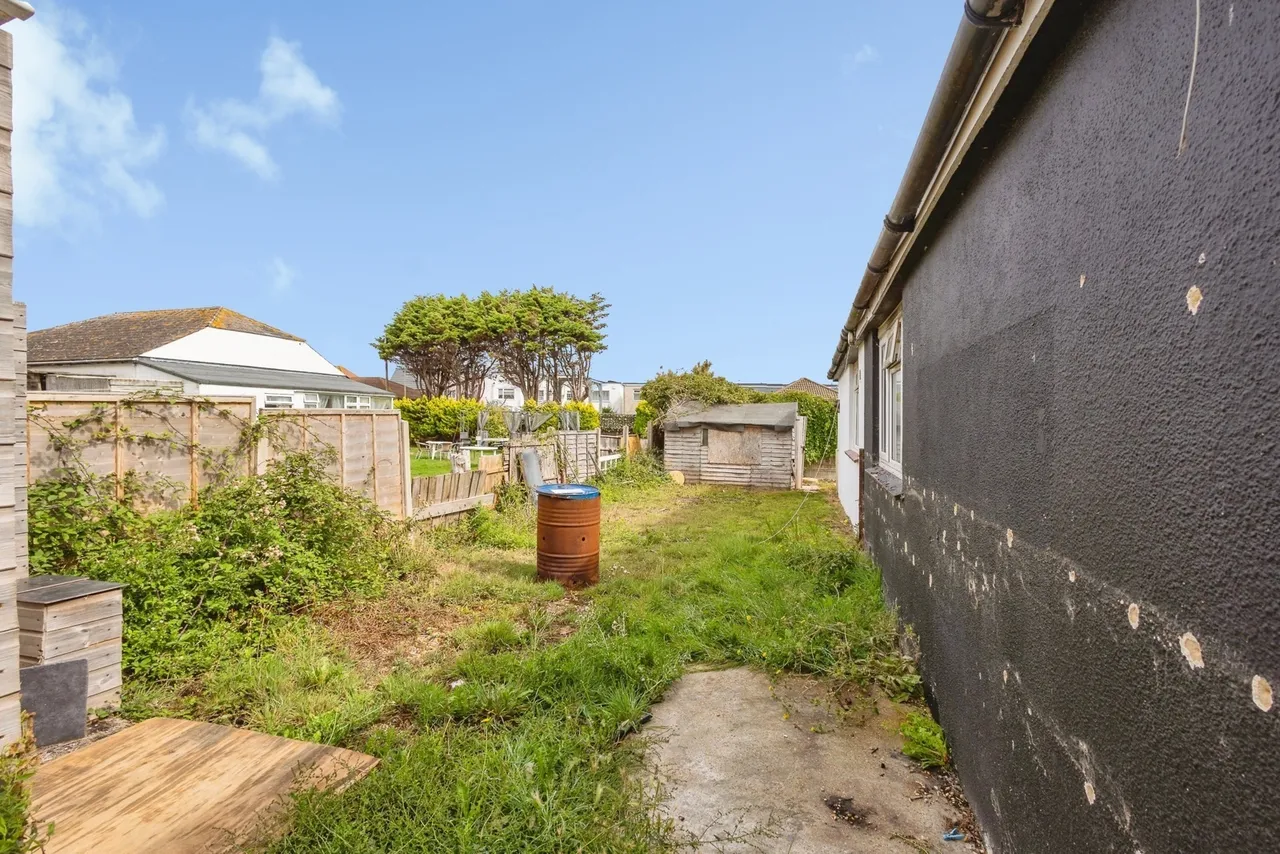 Southwood Road, Hayling Island, PO11, photo 10