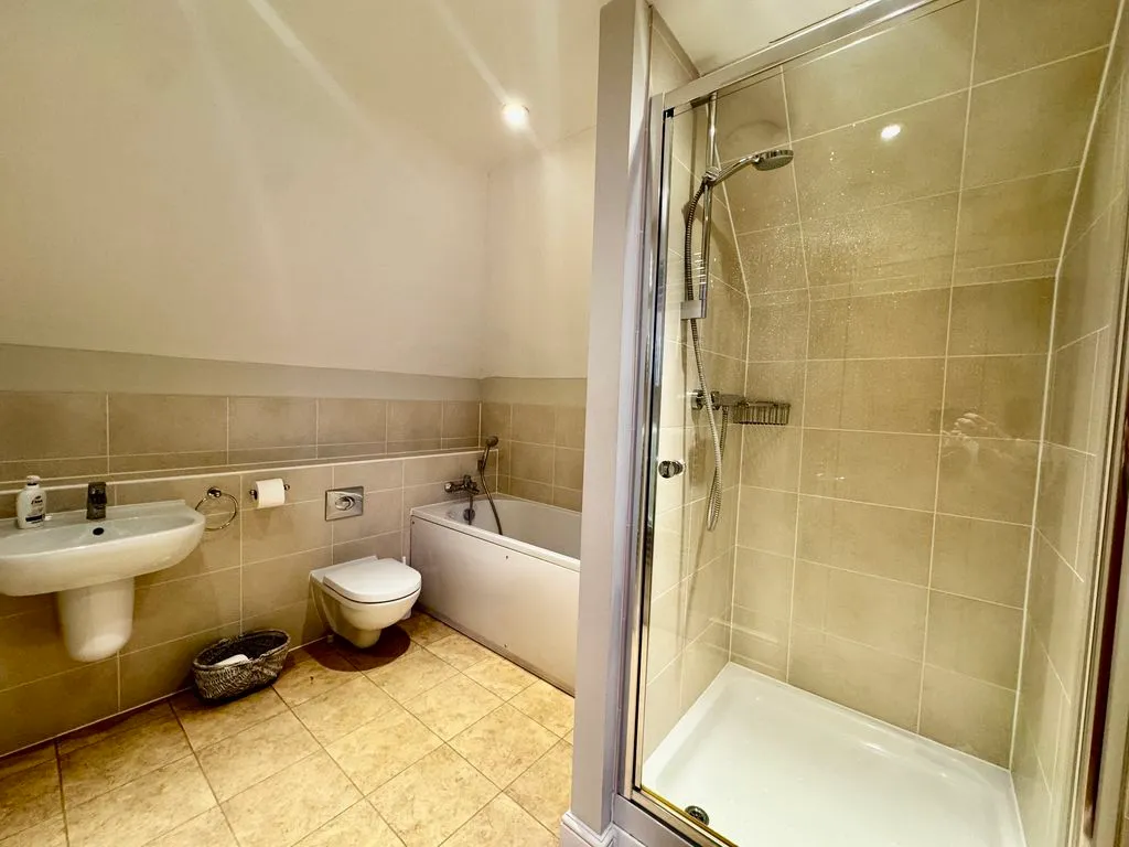 Grange Drive, Wooburn Green HP10 0QD, photo 9