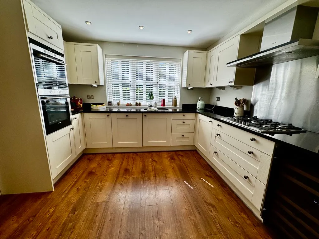 Grange Drive, Wooburn Green HP10 0QD, photo 4
