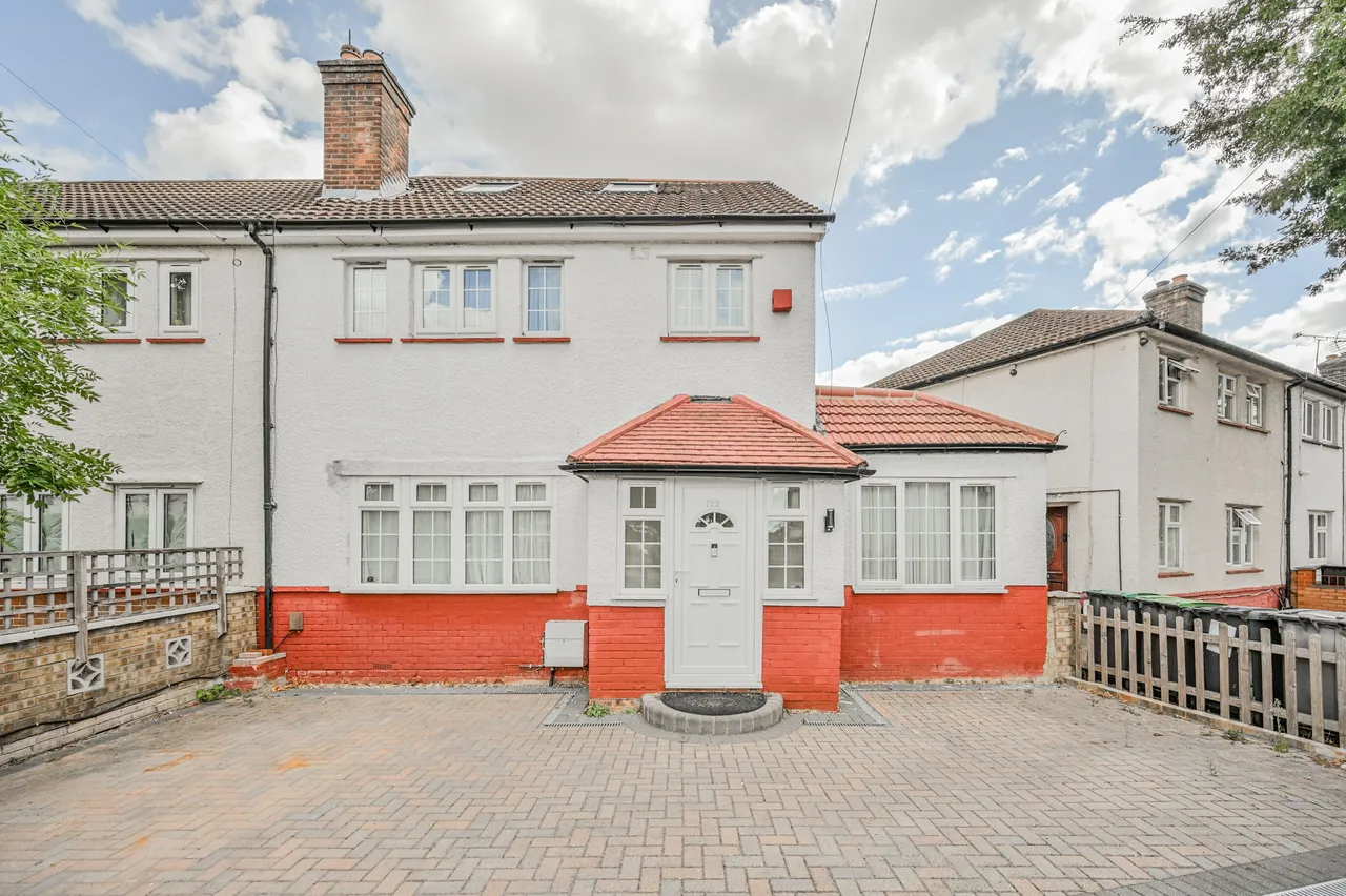 6 bed house to rent — 122 Gospatrick Road, London