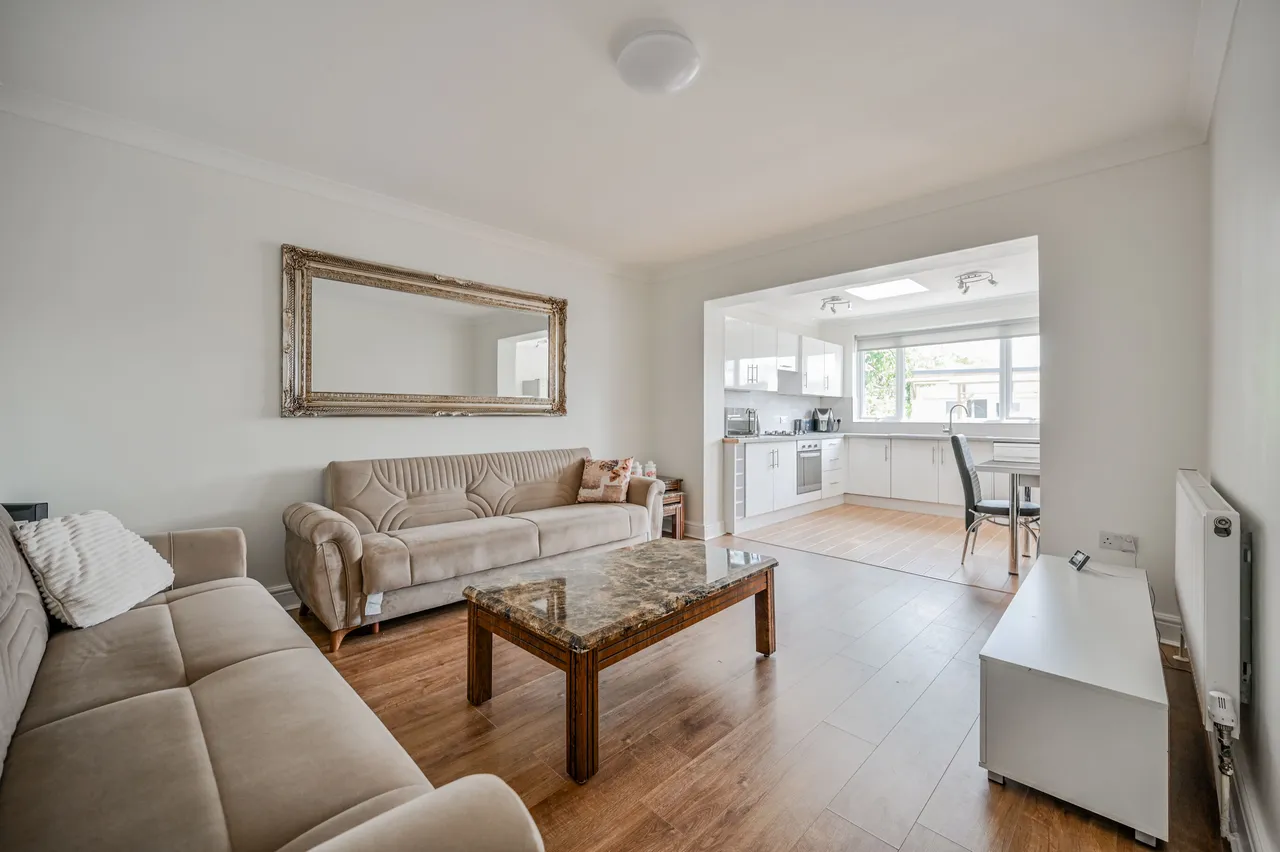 122 Gospatrick Road, London, photo 2