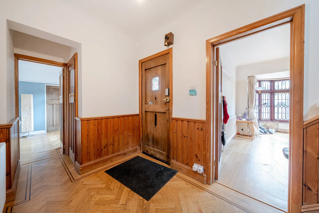Manor Drive, Esher, KT10, photo 6