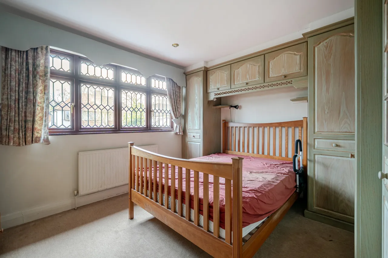 Manor Drive, Esher, KT10, photo 9