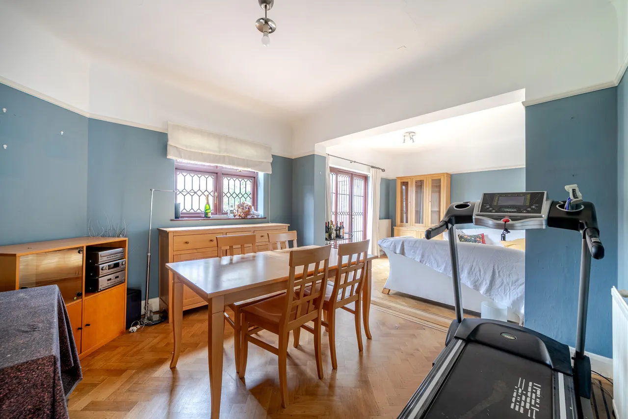 Manor Drive, Esher, KT10, photo 5
