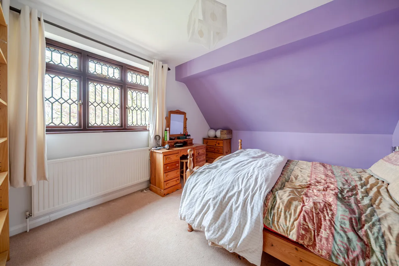 Manor Drive, Esher, KT10, photo 12