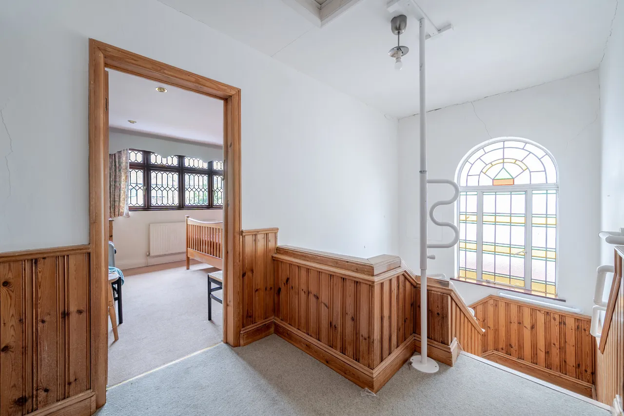 Manor Drive, Esher, KT10, photo 8
