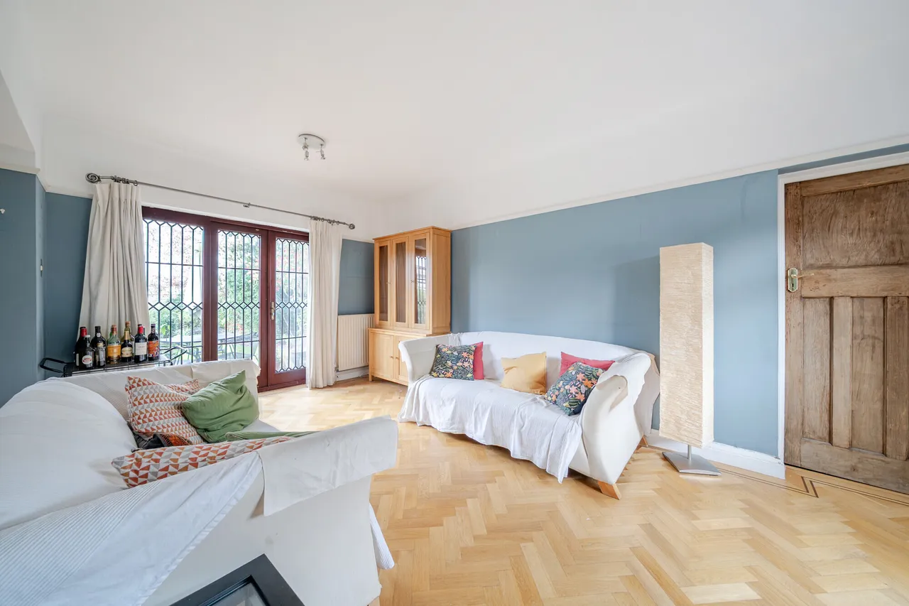 Manor Drive, Esher, KT10, photo 7