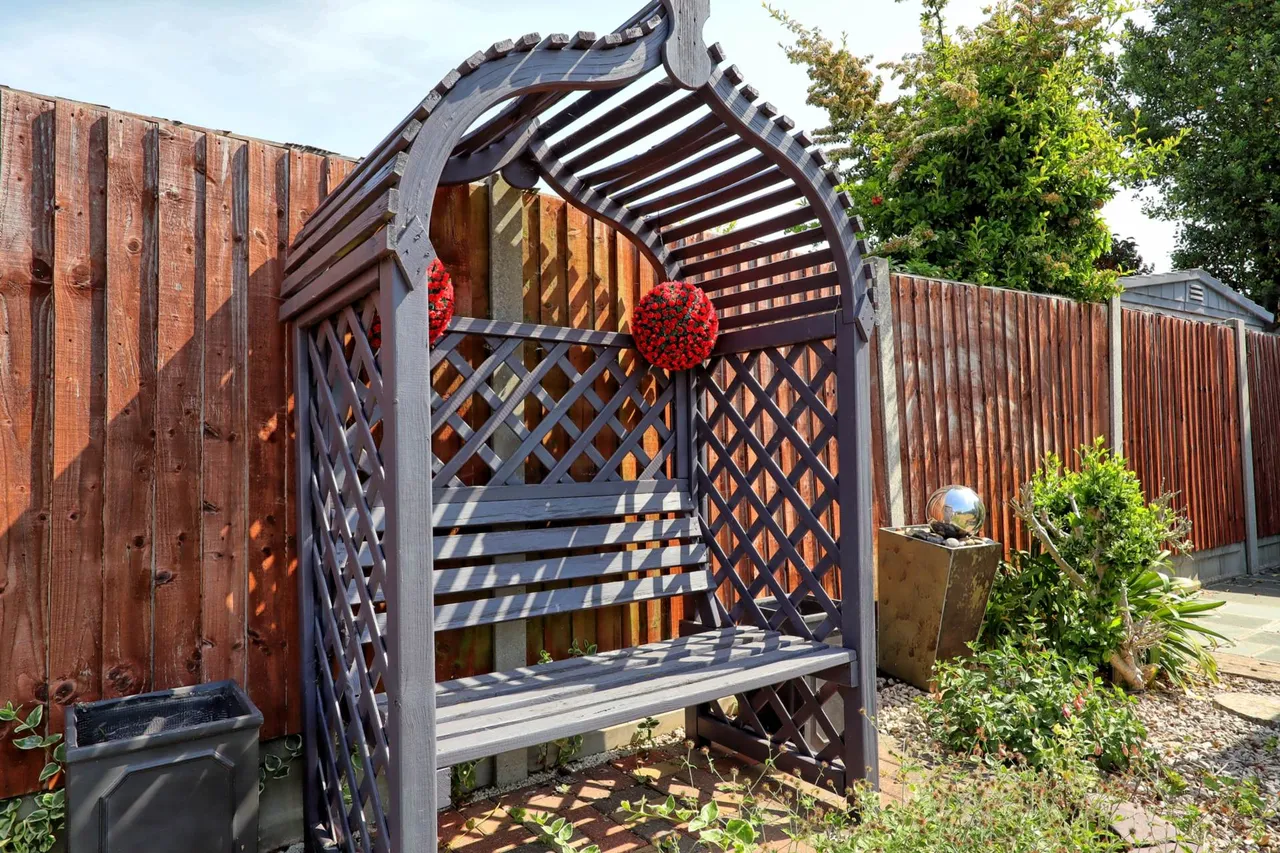 St James Avenue, Thorpe Bay, SS1 3LJ, photo 19