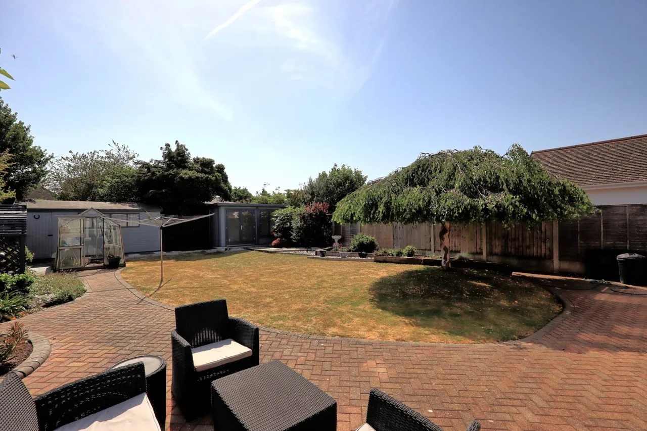 St James Avenue, Thorpe Bay, SS1 3LJ, photo 17