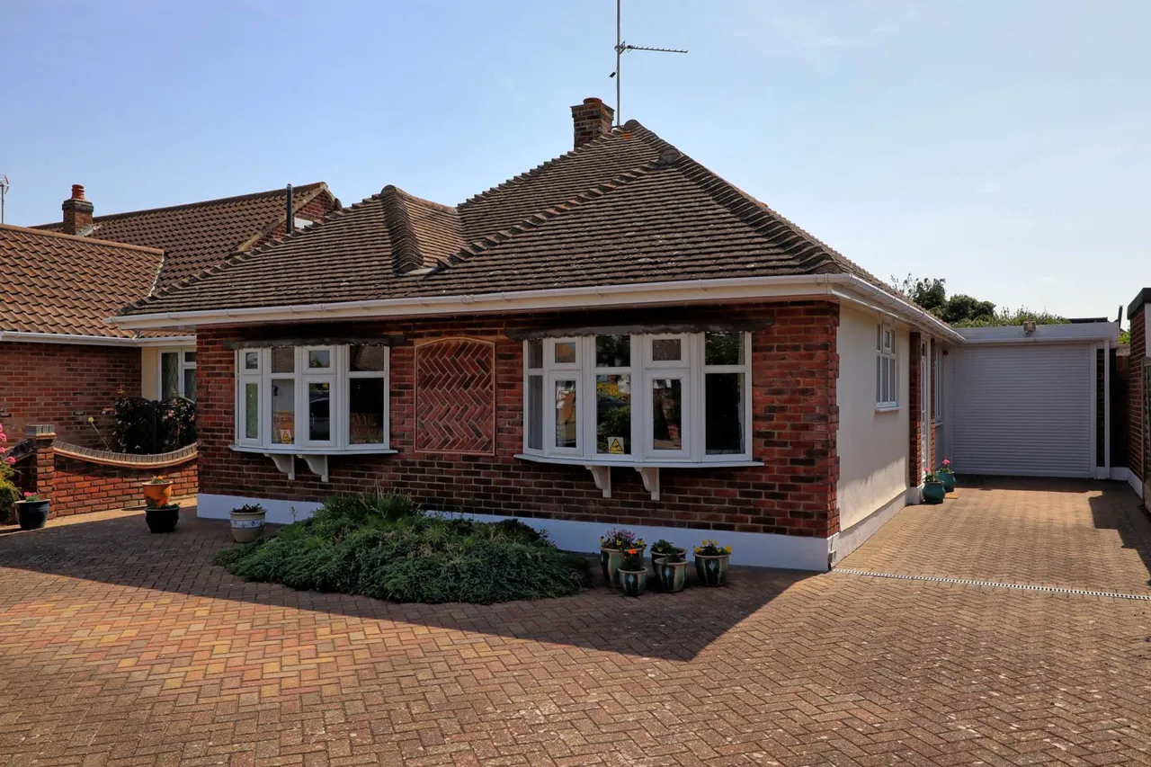 St James Avenue, Thorpe Bay, SS1 3LJ, photo 23