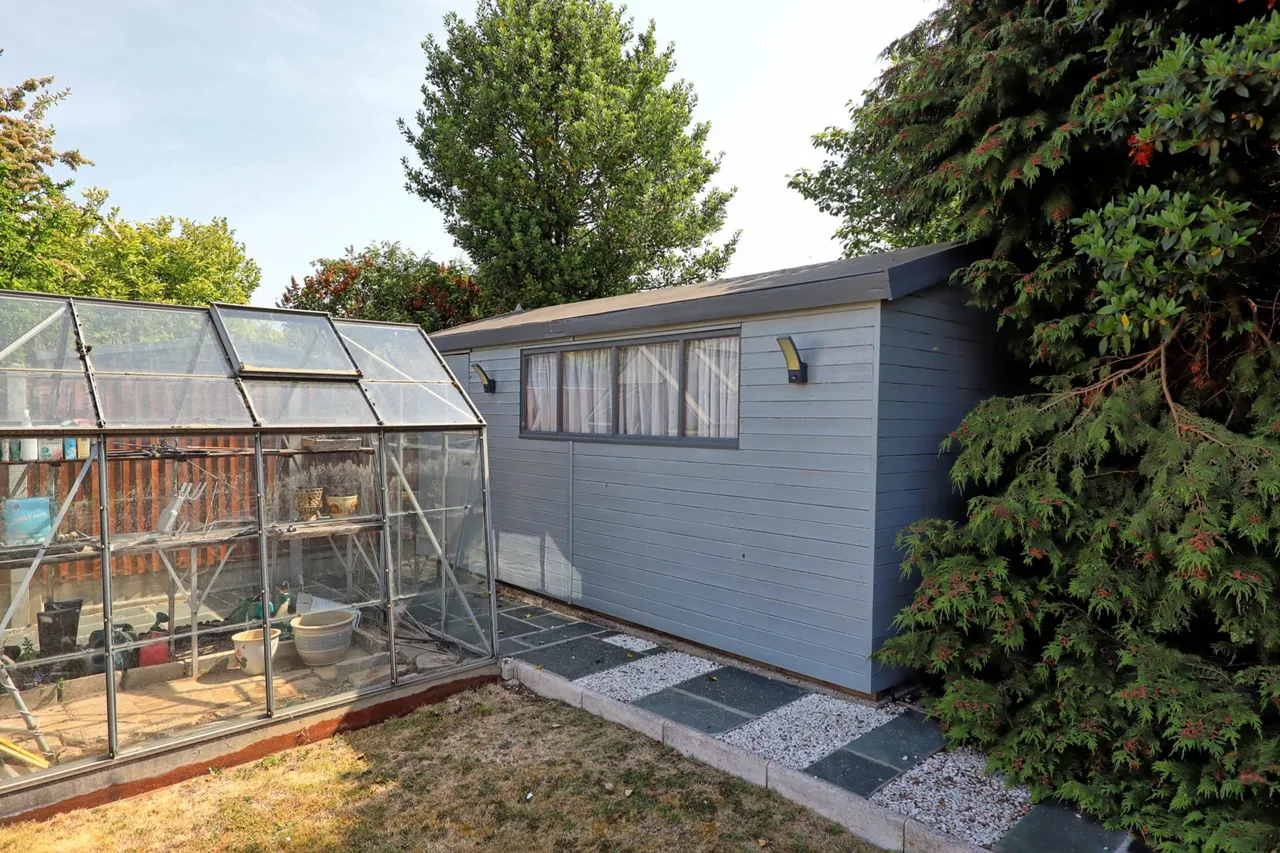 St James Avenue, Thorpe Bay, SS1 3LJ, photo 22