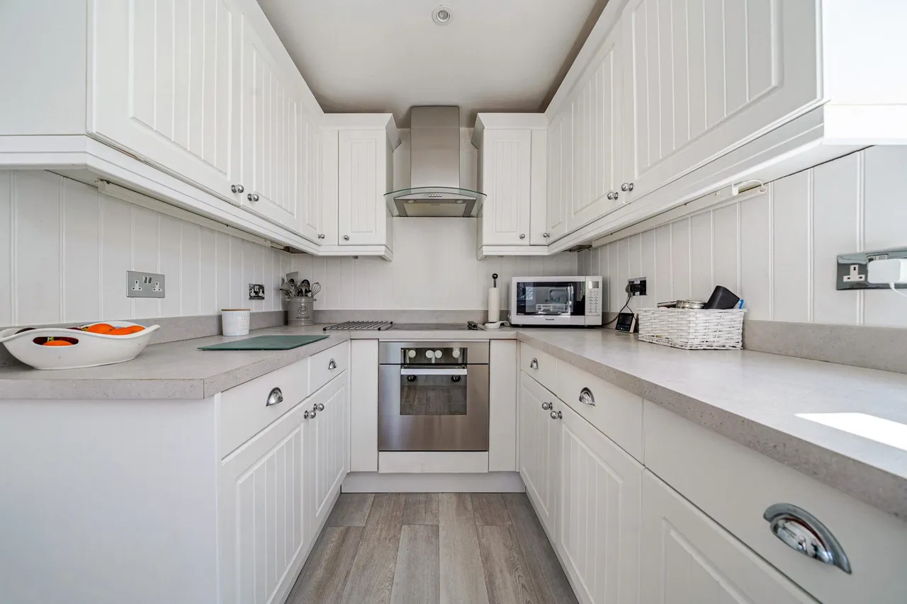 Highcombe Close, SE9, photo 8