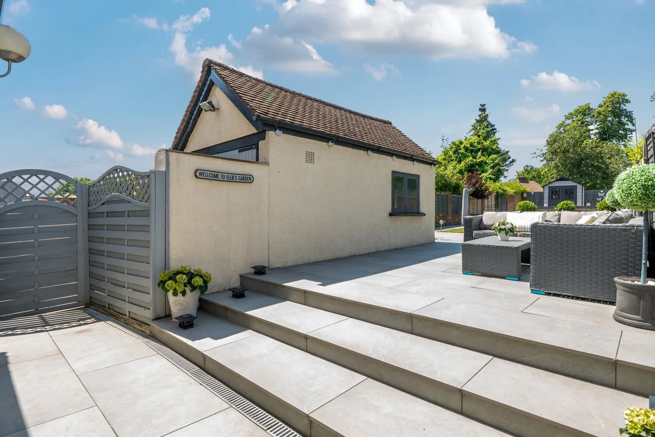 Highcombe Close, SE9, photo 2