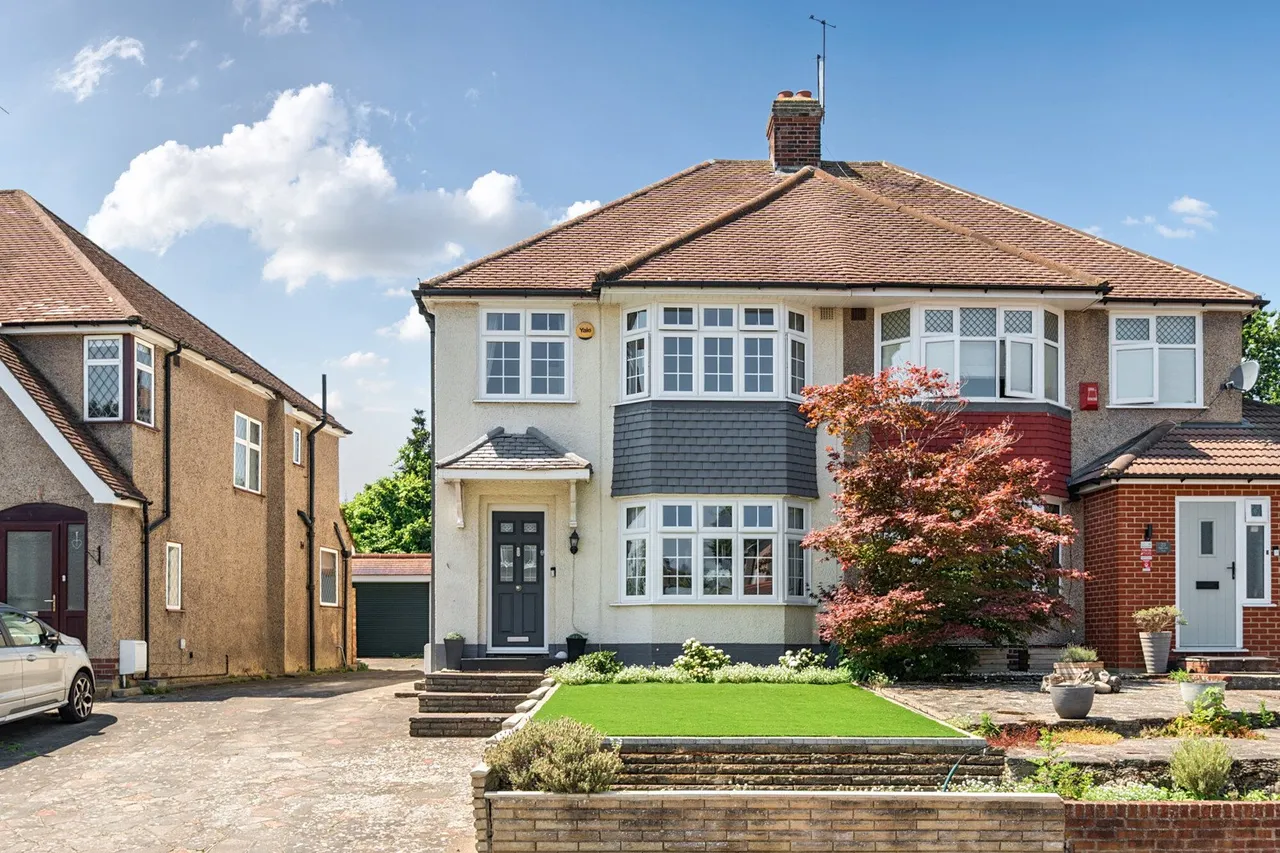 3 bed house for sale — Highcombe Close, SE9