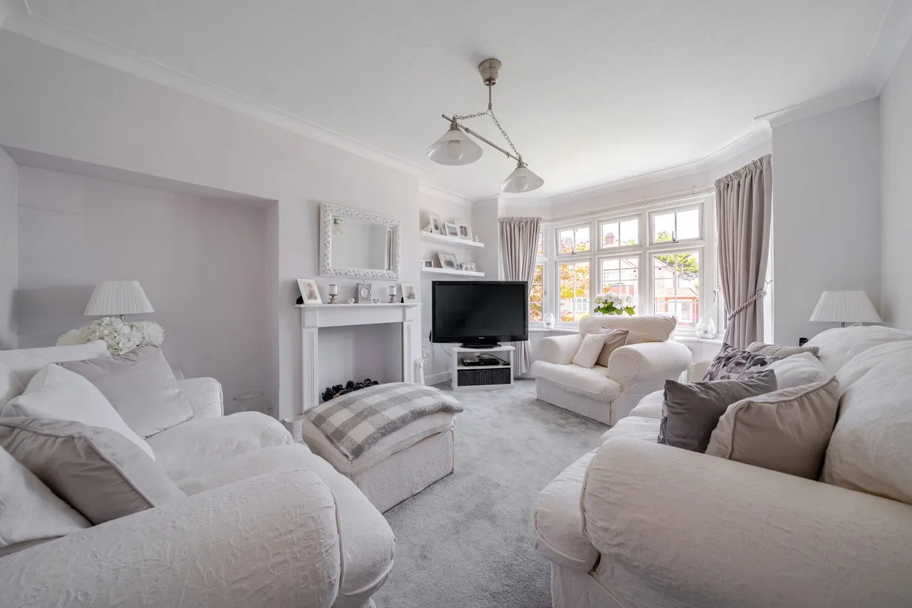 Highcombe Close, SE9, photo 9