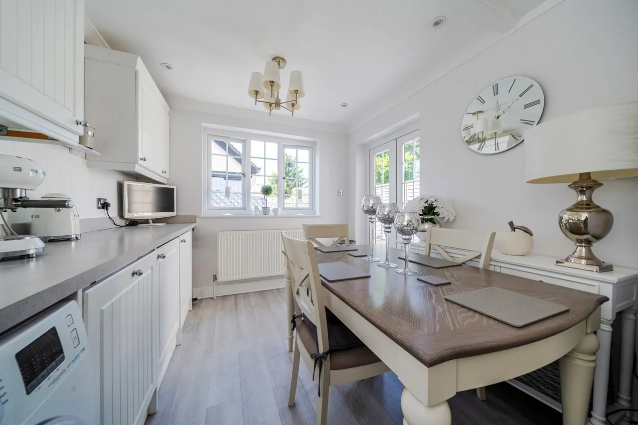 Highcombe Close, SE9, photo 13