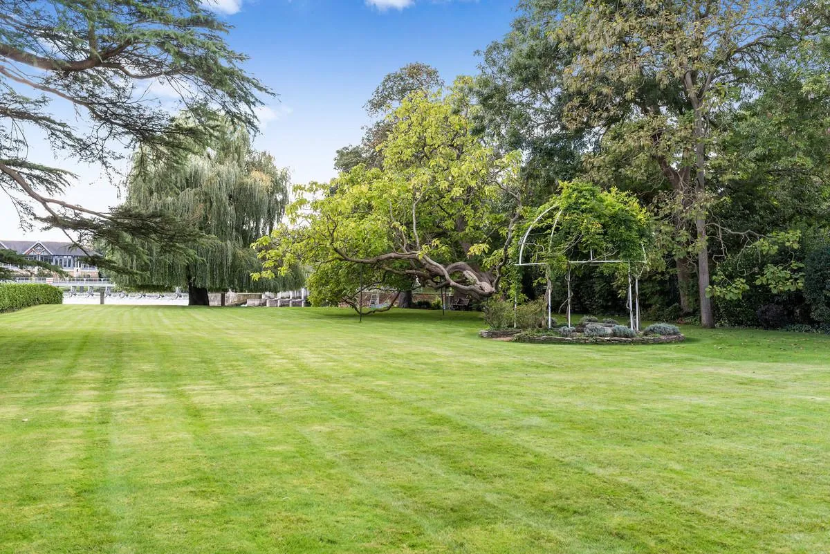 Hampton Court Road, East Molesey, KT8, photo 15