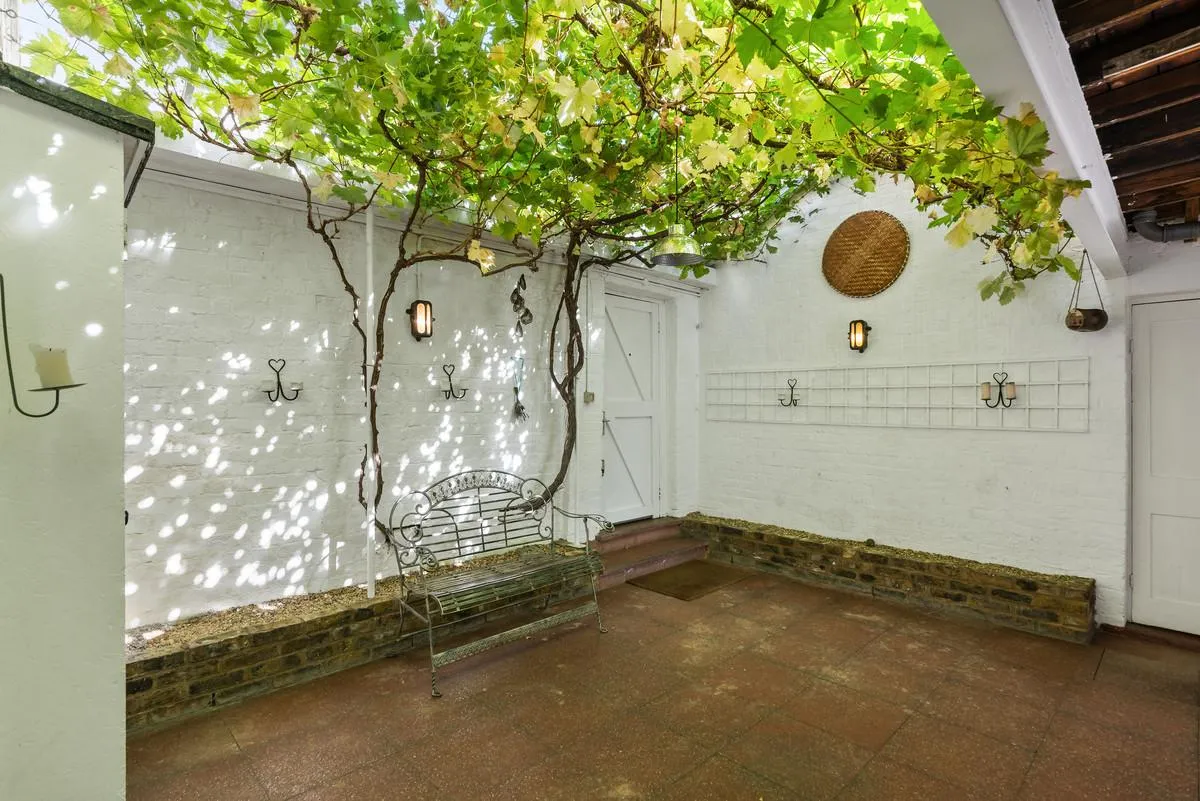 Hampton Court Road, East Molesey, KT8, photo 18