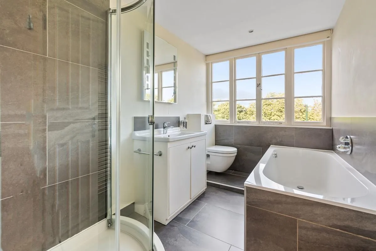 Hampton Court Road, East Molesey, KT8, photo 33