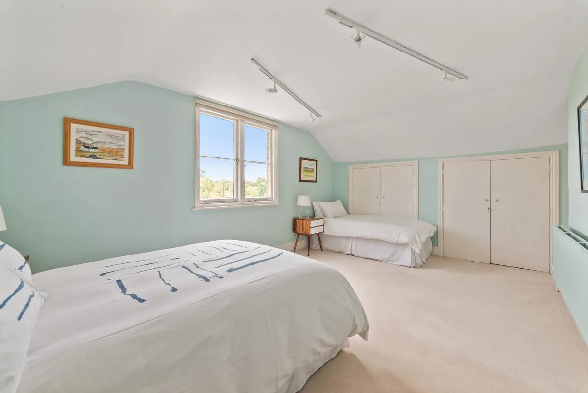 Hampton Court Road, East Molesey, KT8, photo 28