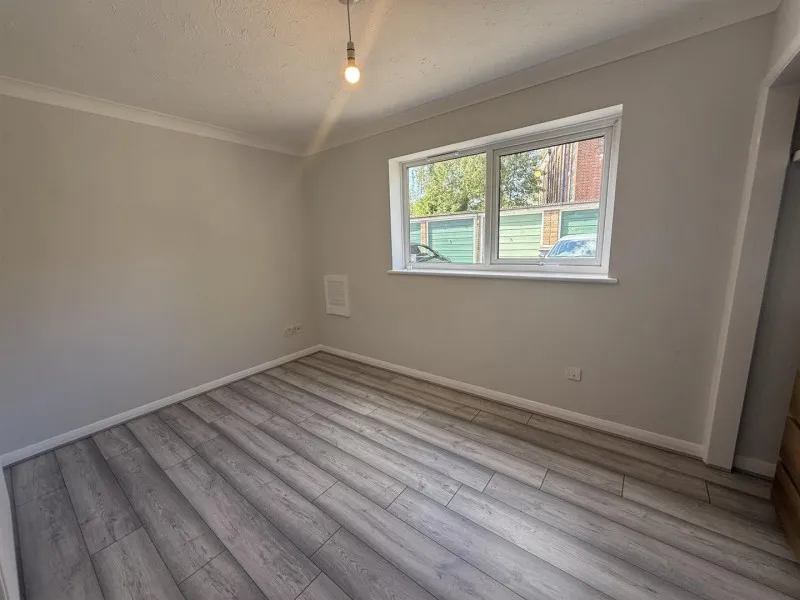 1 bed flat to rent — Heathcote Court, Linkfield Road