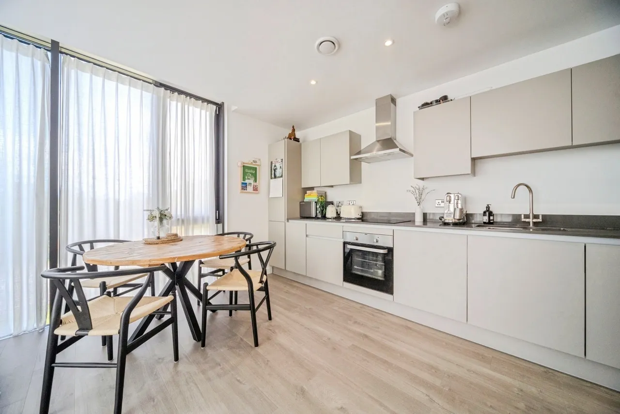 Buckingham Road, Bletchley, Milton Keynes, Buckinghamshire, MK3, photo 3