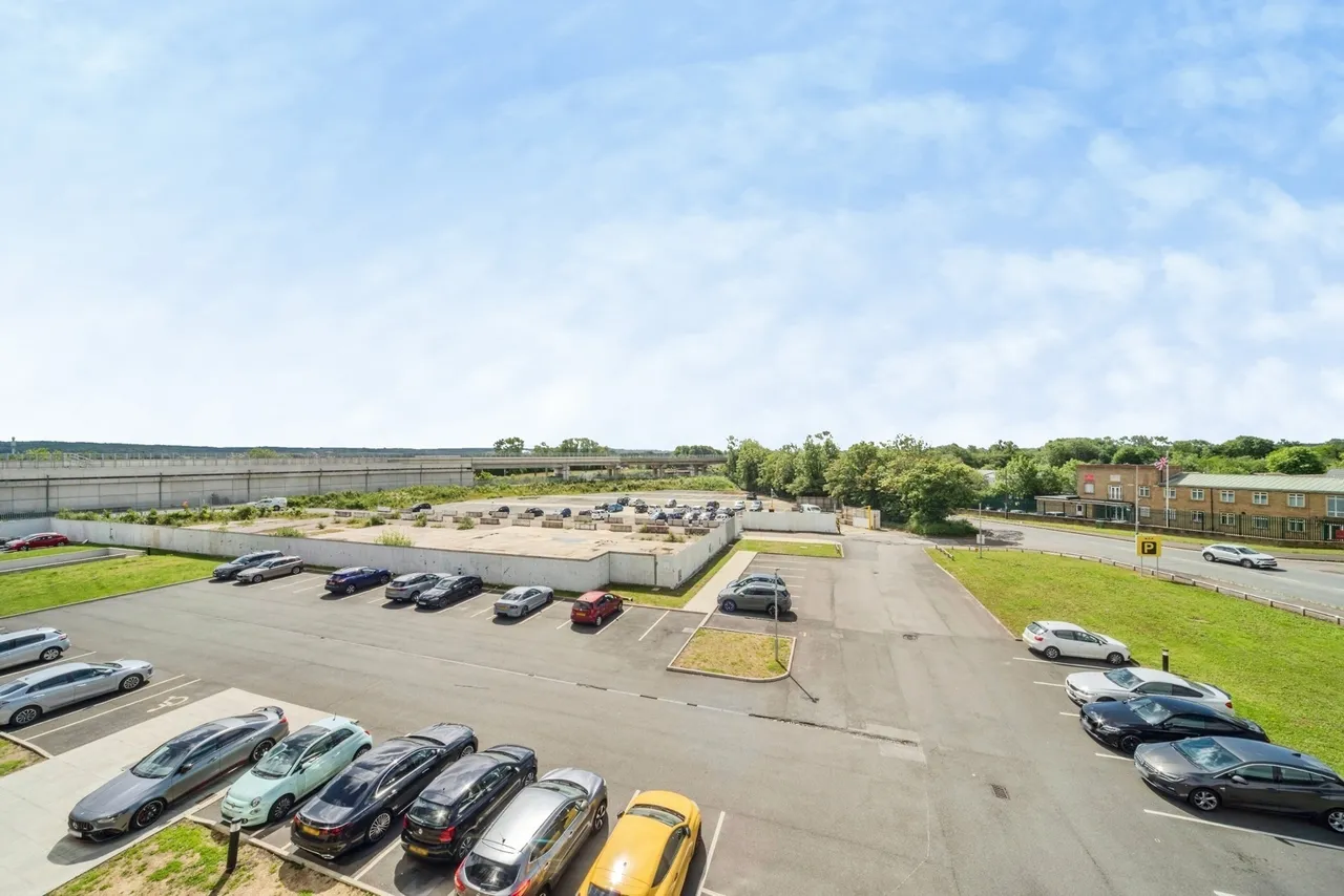 Buckingham Road, Bletchley, Milton Keynes, Buckinghamshire, MK3, photo 14